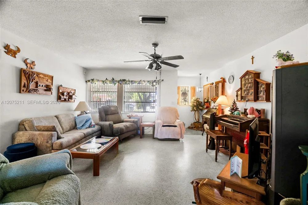 7509 Garfield St Hollywood, FL 33024