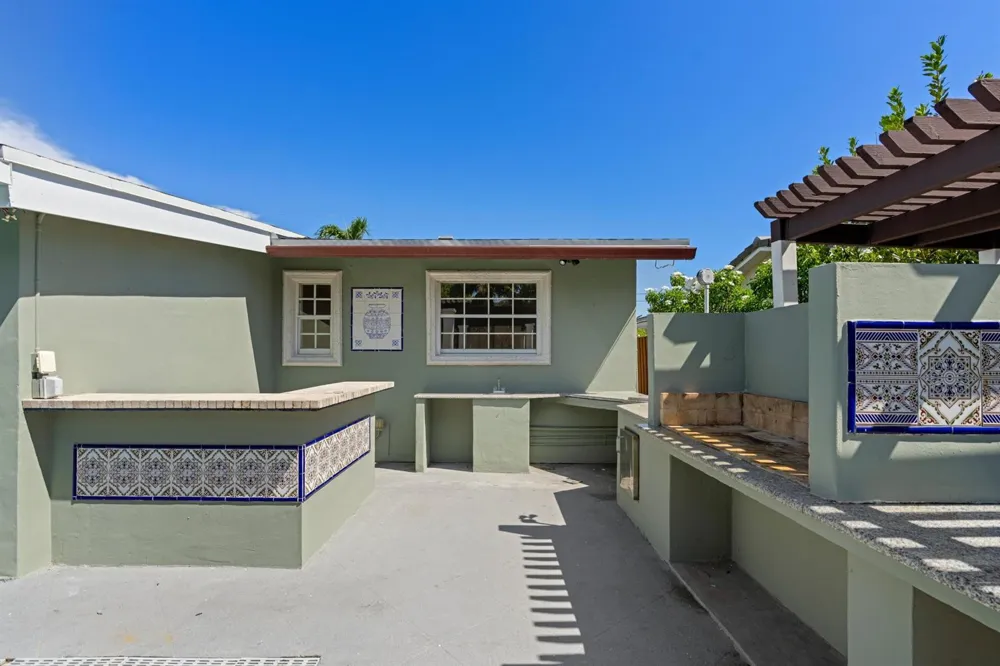 930 SE 10TH COURT Pompano Beach, FL 33060