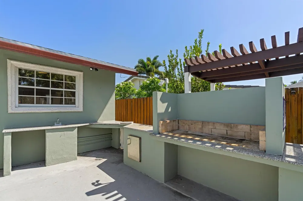 930 SE 10TH COURT Pompano Beach, FL 33060