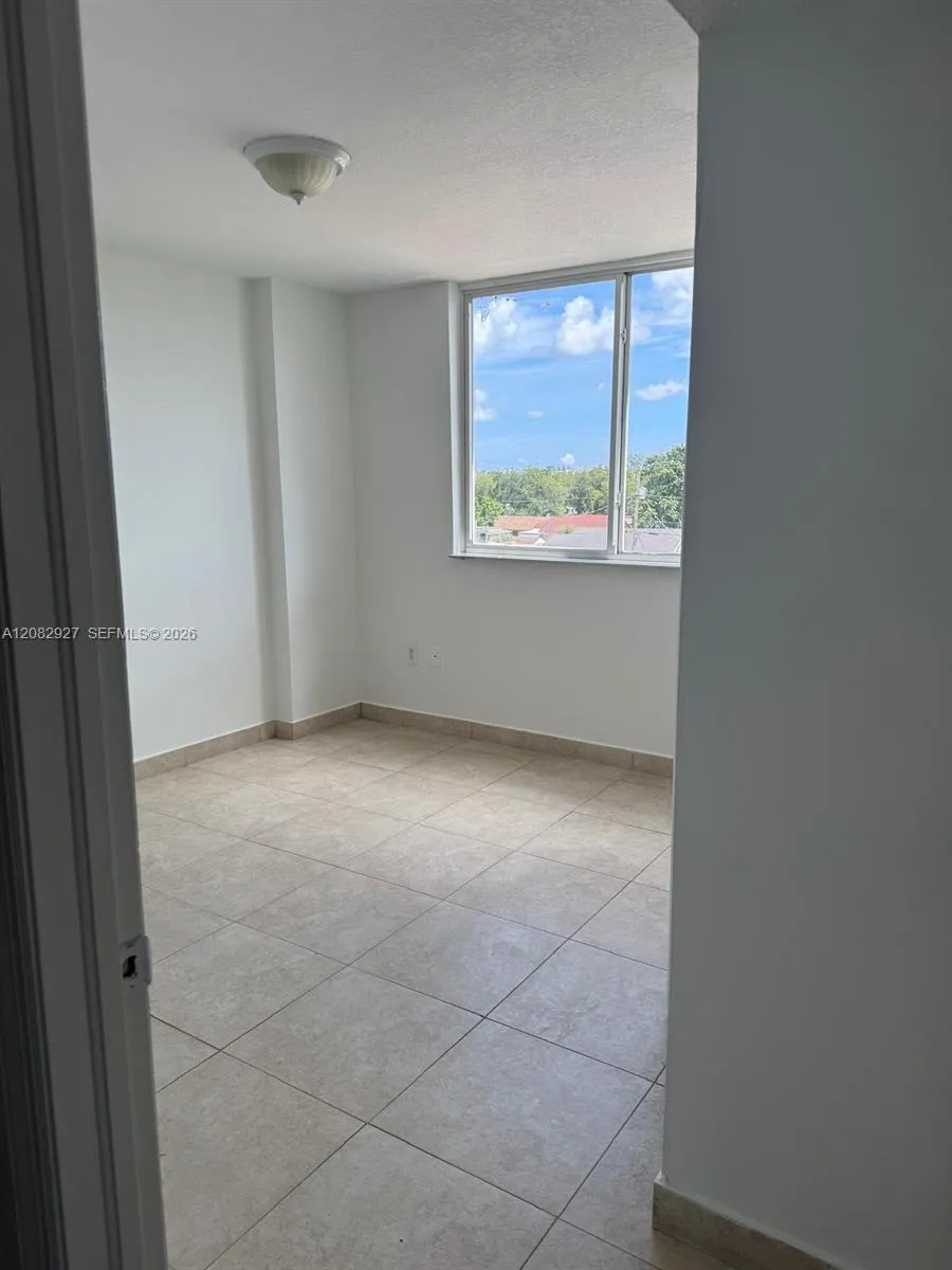 2647 NW 25th ave #411 Miami, FL 33142