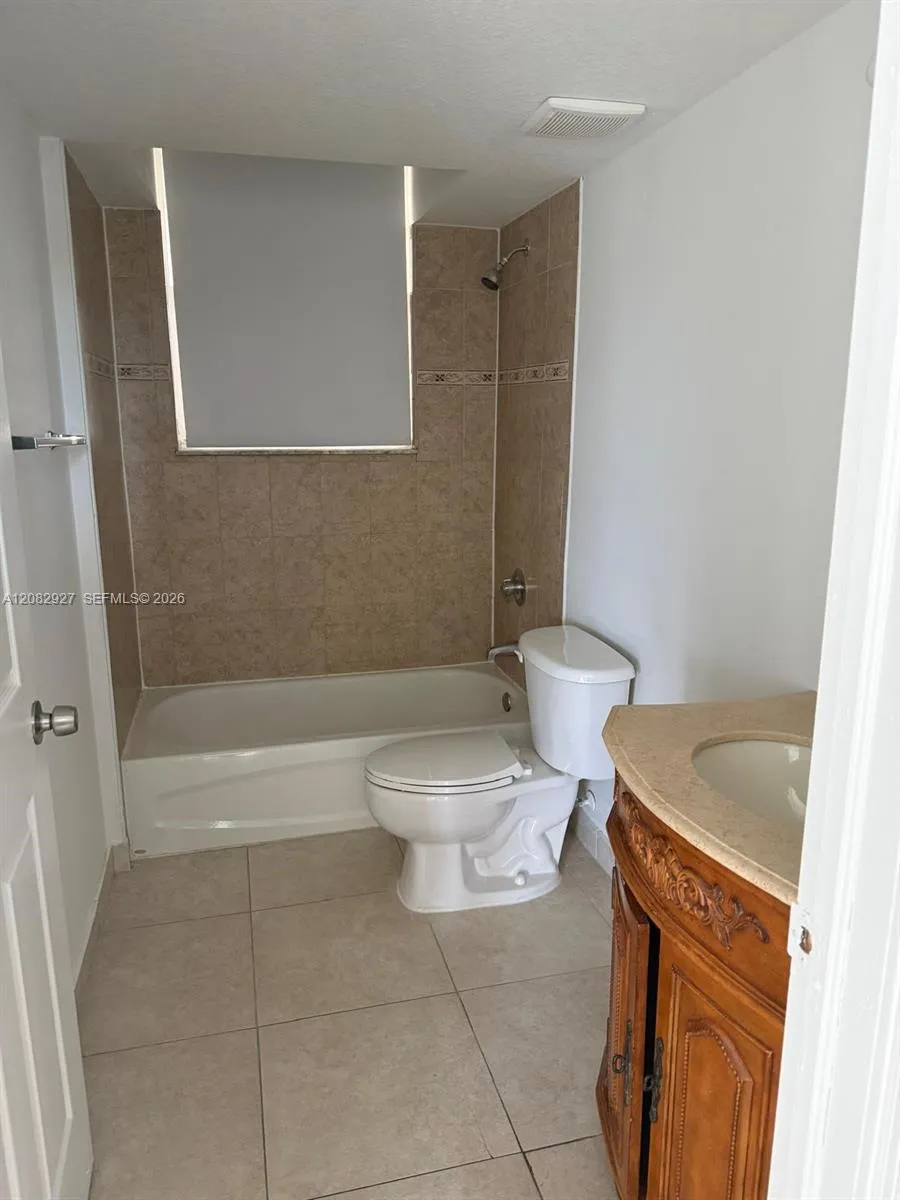 2647 NW 25th ave #411 Miami, FL 33142