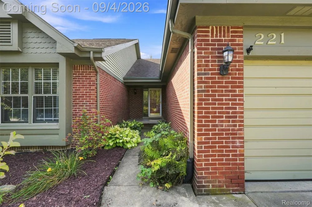 221 Sandalwood Drive Rochester Hills City, MI 48307