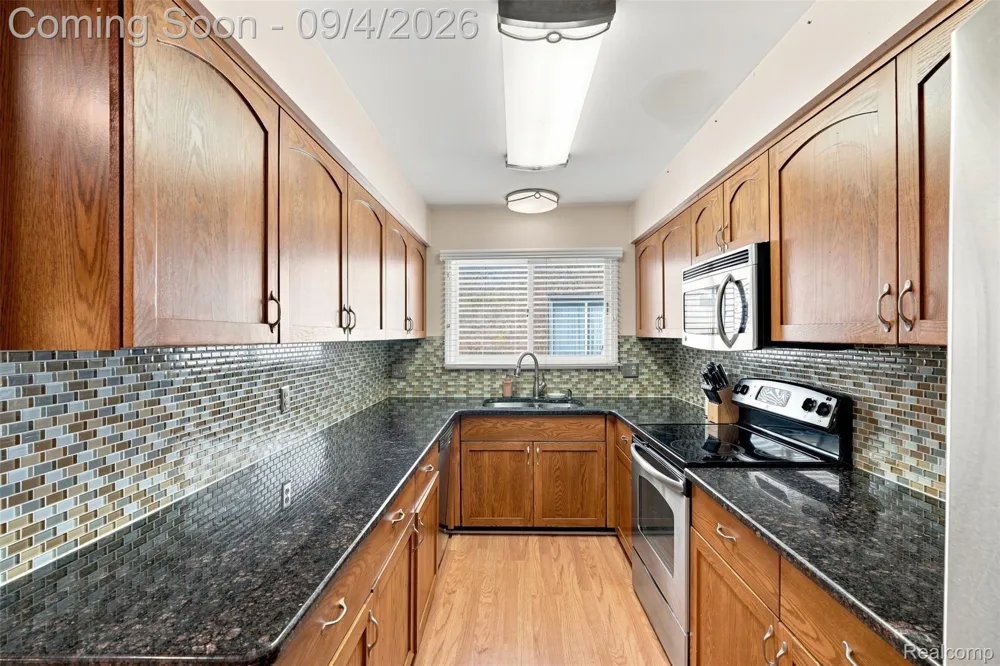 221 Sandalwood Drive Rochester Hills City, MI 48307