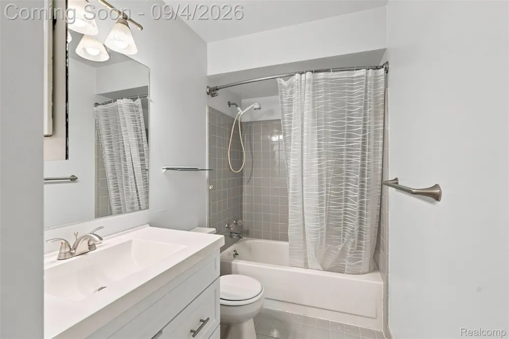 221 Sandalwood Drive Rochester Hills City, MI 48307