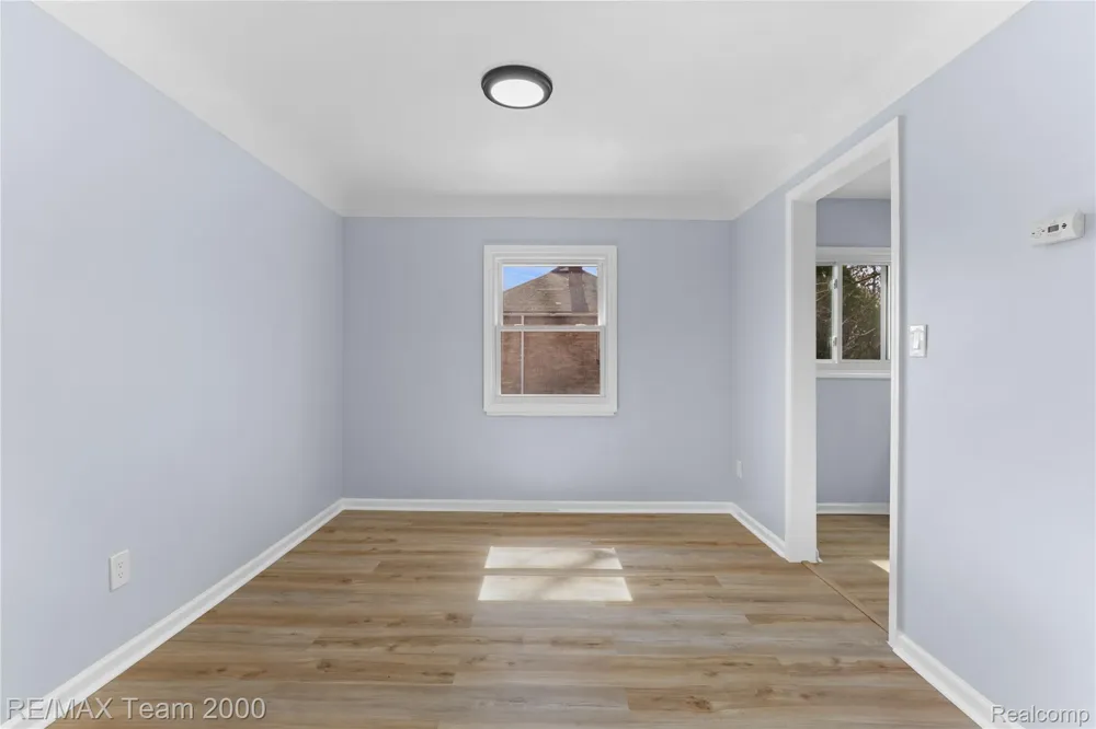 21171 Westhampton Street Oak Park City, MI 48237