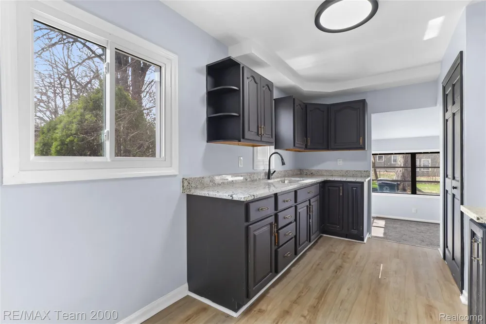 21171 Westhampton Street Oak Park City, MI 48237