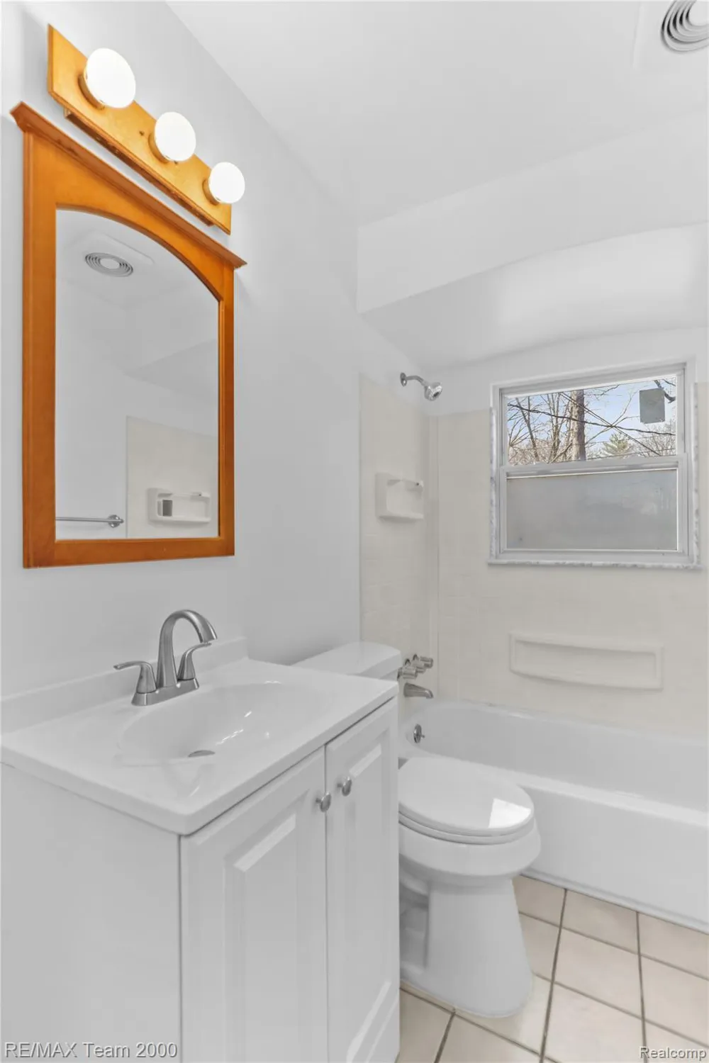 21171 Westhampton Street Oak Park City, MI 48237