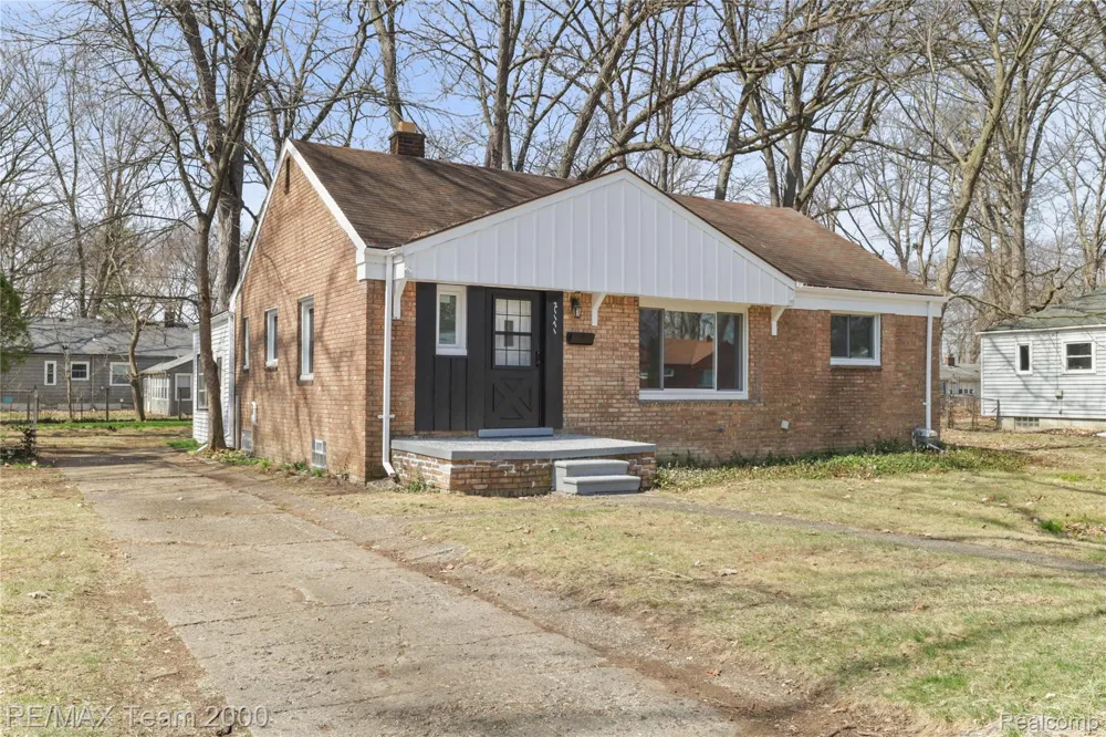 21171 Westhampton Street Oak Park City, MI 48237
