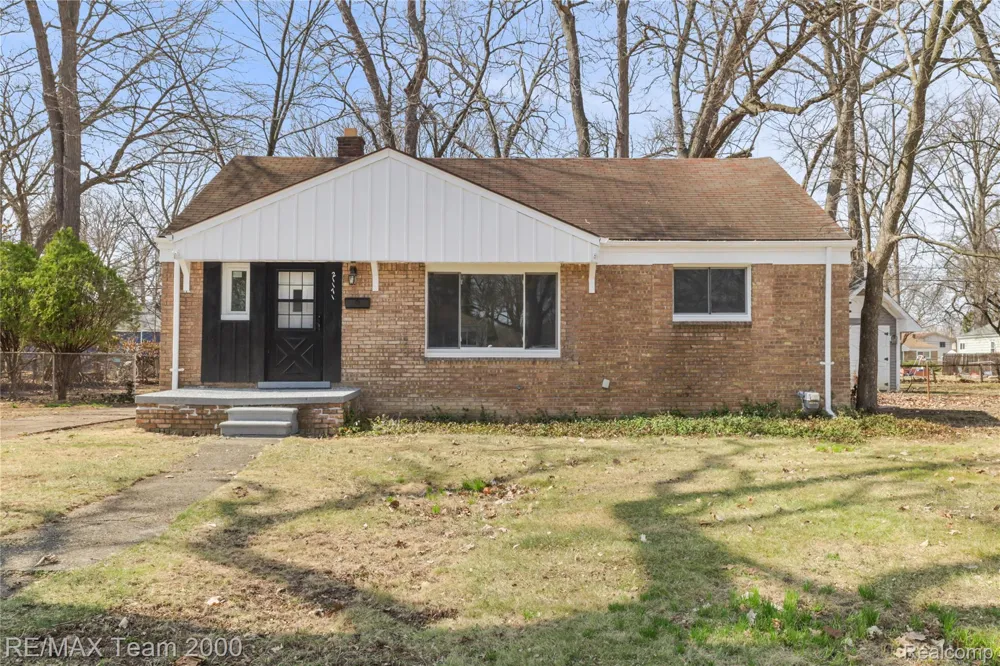 21171 Westhampton Street Oak Park City, MI 48237