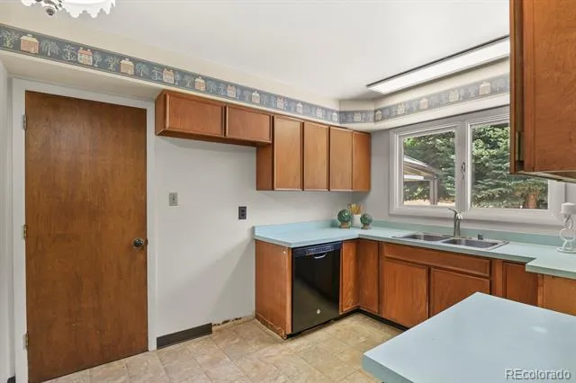 2850 S Hobart Way Denver, CO 80227