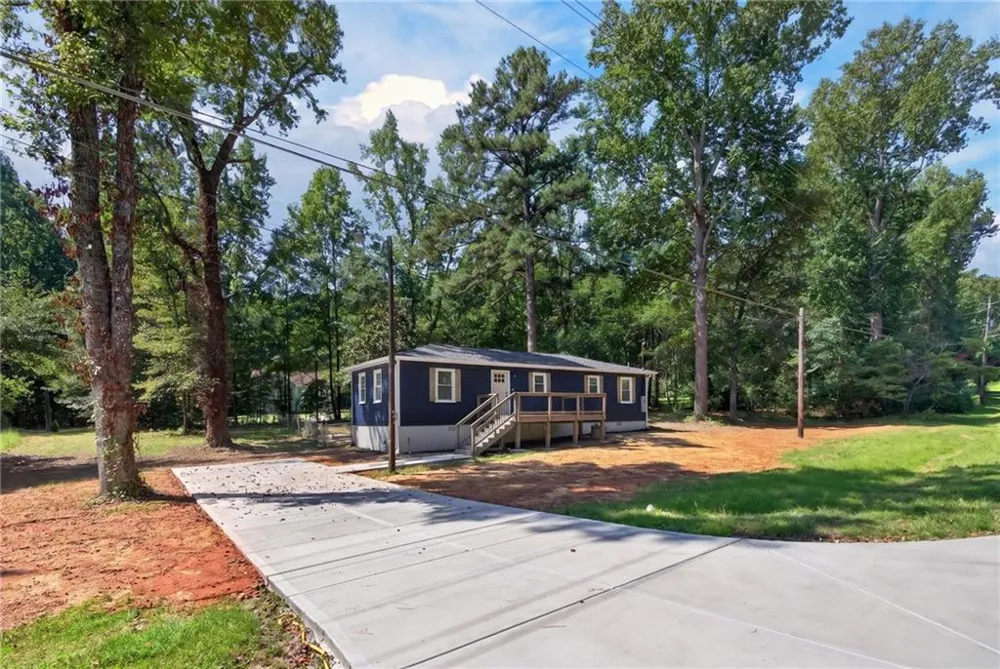 2708 E County Line Road Lithia Springs, GA 30122