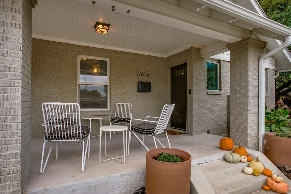 2606 W 12th Street Dallas, TX 75211