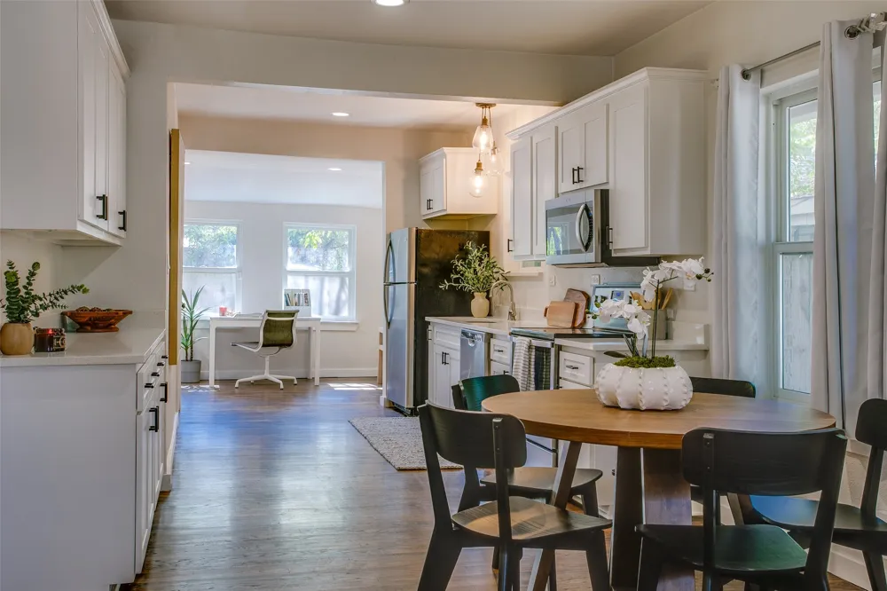 2606 W 12th Street Dallas, TX 75211