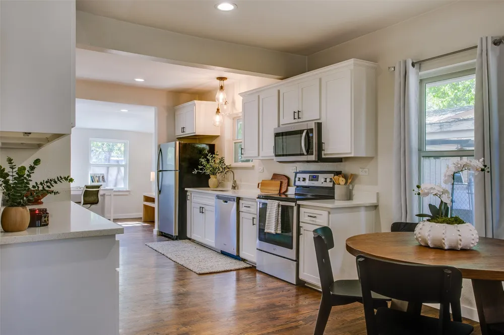 2606 W 12th Street Dallas, TX 75211
