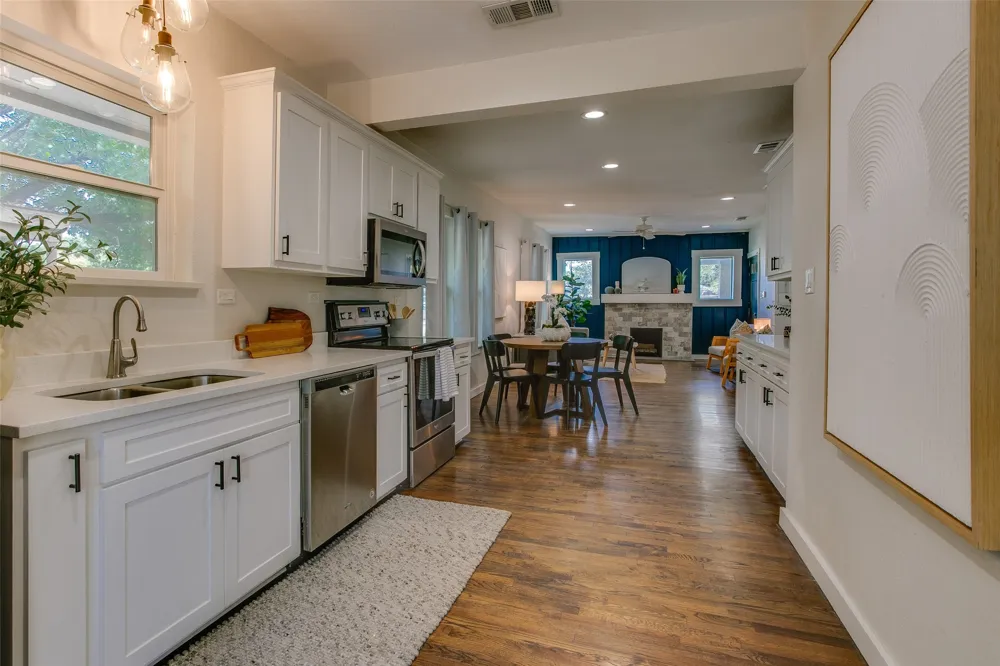 2606 W 12th Street Dallas, TX 75211