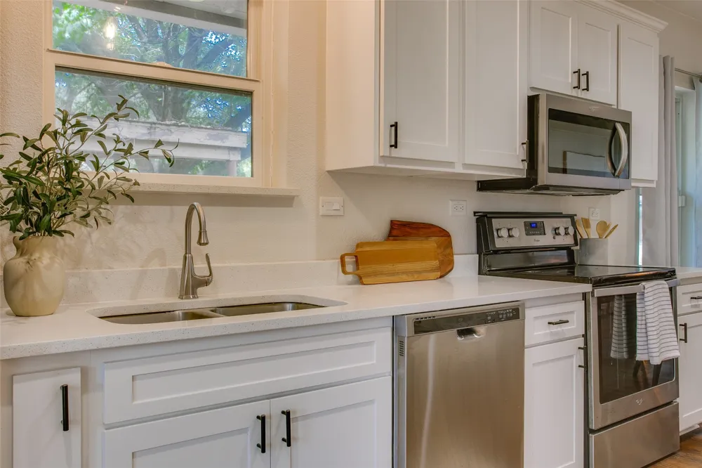 2606 W 12th Street Dallas, TX 75211