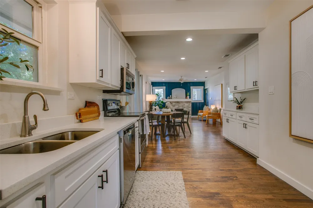 2606 W 12th Street Dallas, TX 75211