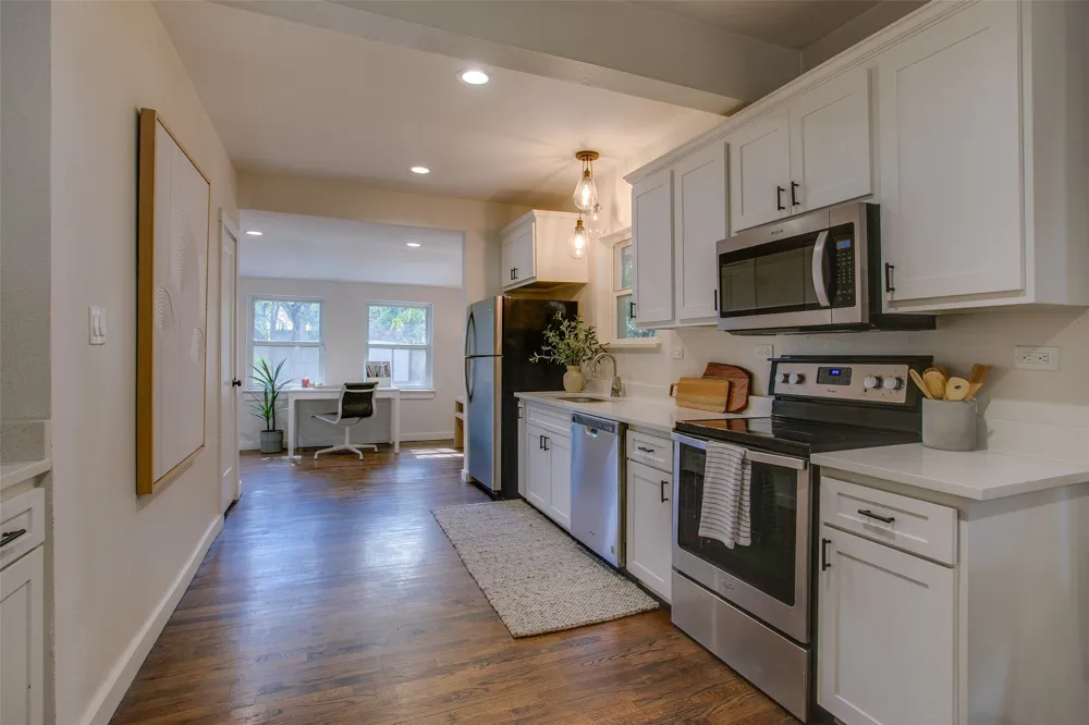 2606 W 12th Street Dallas, TX 75211