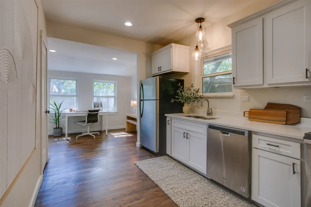 2606 W 12th Street Dallas, TX 75211