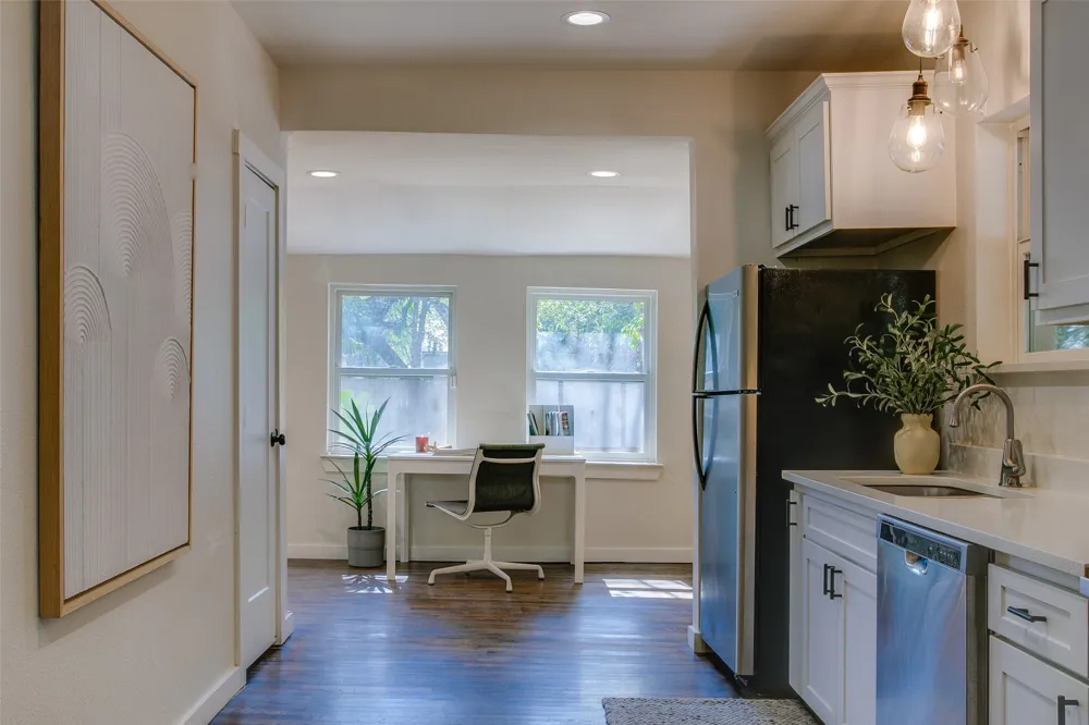 2606 W 12th Street Dallas, TX 75211