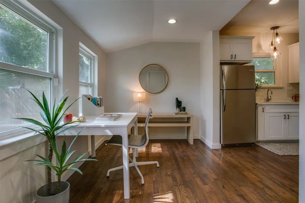 2606 W 12th Street Dallas, TX 75211