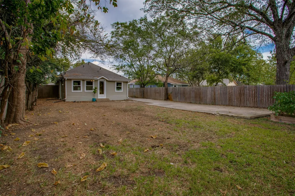 2606 W 12th Street Dallas, TX 75211