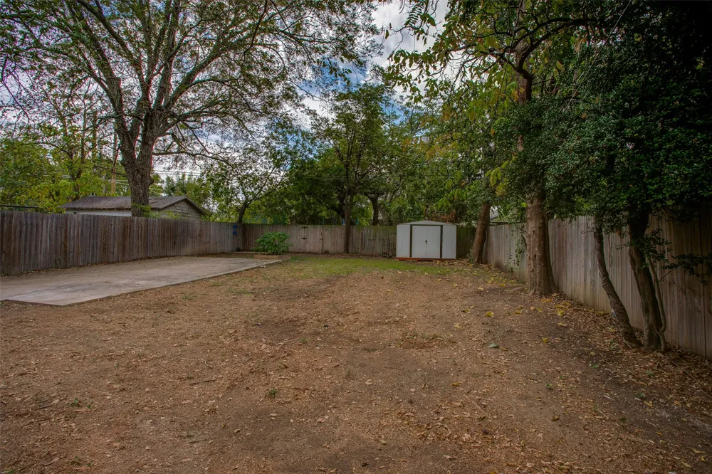 2606 W 12th Street Dallas, TX 75211