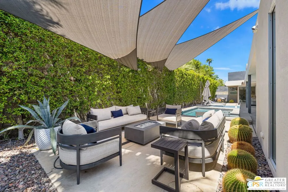 2835 S Palm Canyon Drive Palm Springs, CA 92264