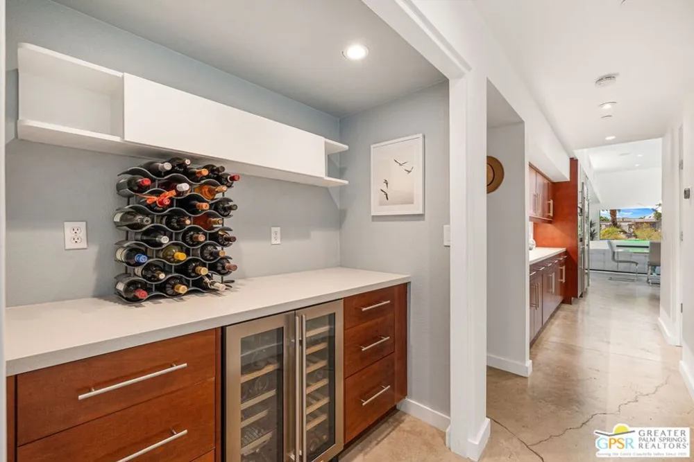 2835 S Palm Canyon Drive Palm Springs, CA 92264
