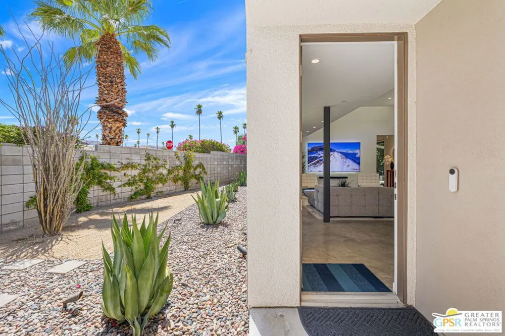 2835 S Palm Canyon Drive Palm Springs, CA 92264