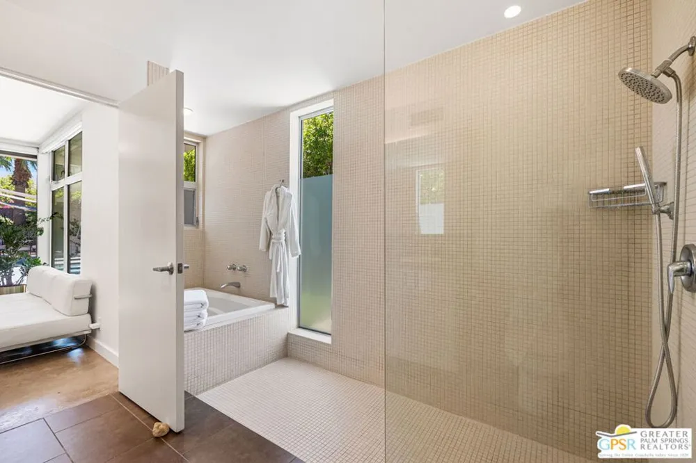 2835 S Palm Canyon Drive Palm Springs, CA 92264