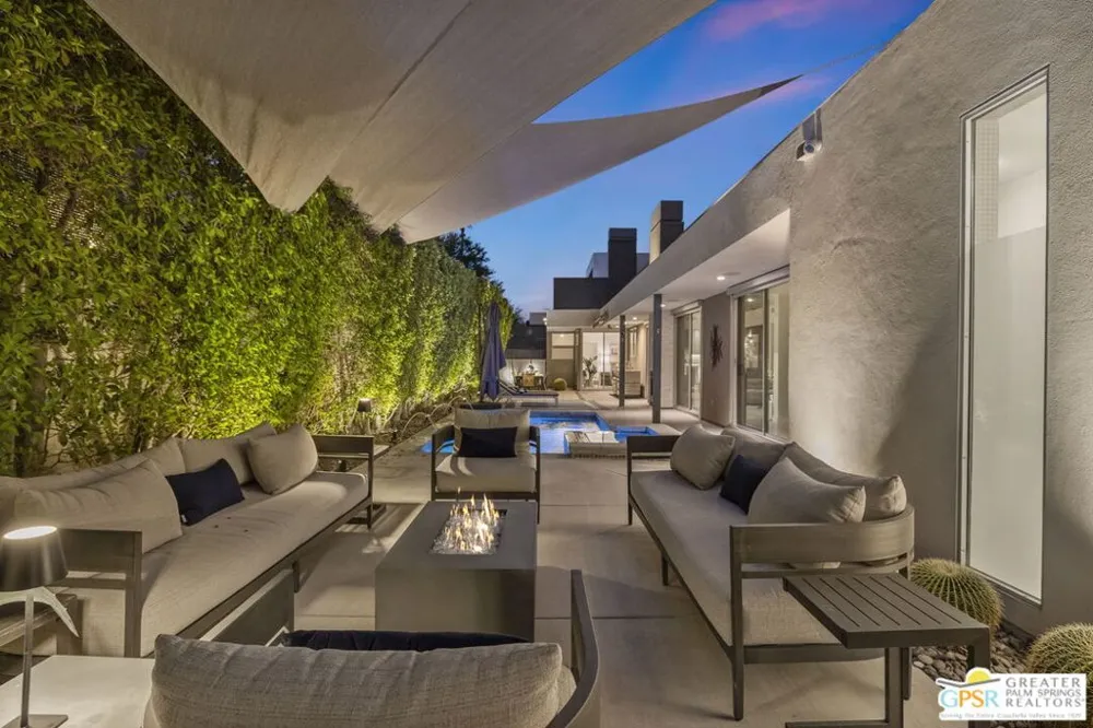 2835 S Palm Canyon Drive Palm Springs, CA 92264
