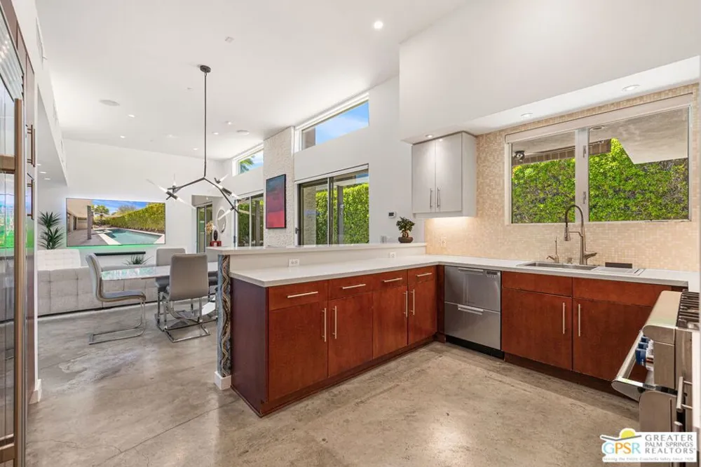 2835 S Palm Canyon Drive Palm Springs, CA 92264