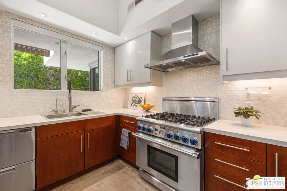 2835 S Palm Canyon Drive Palm Springs, CA 92264