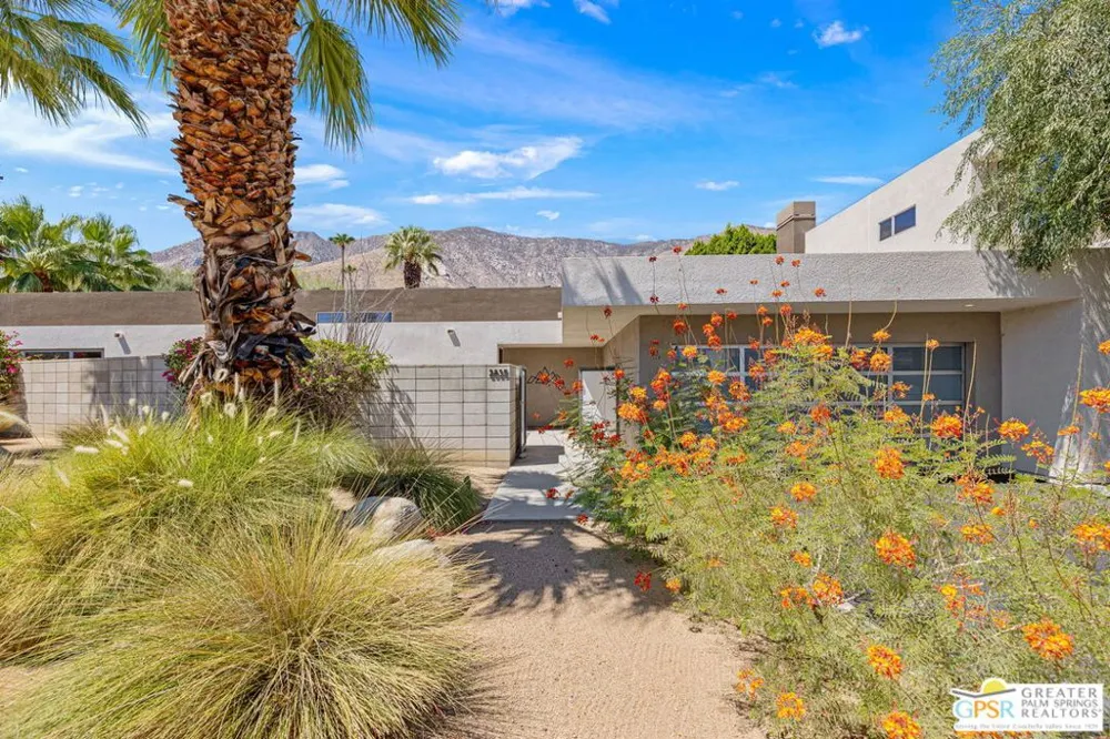 2835 S Palm Canyon Drive Palm Springs, CA 92264