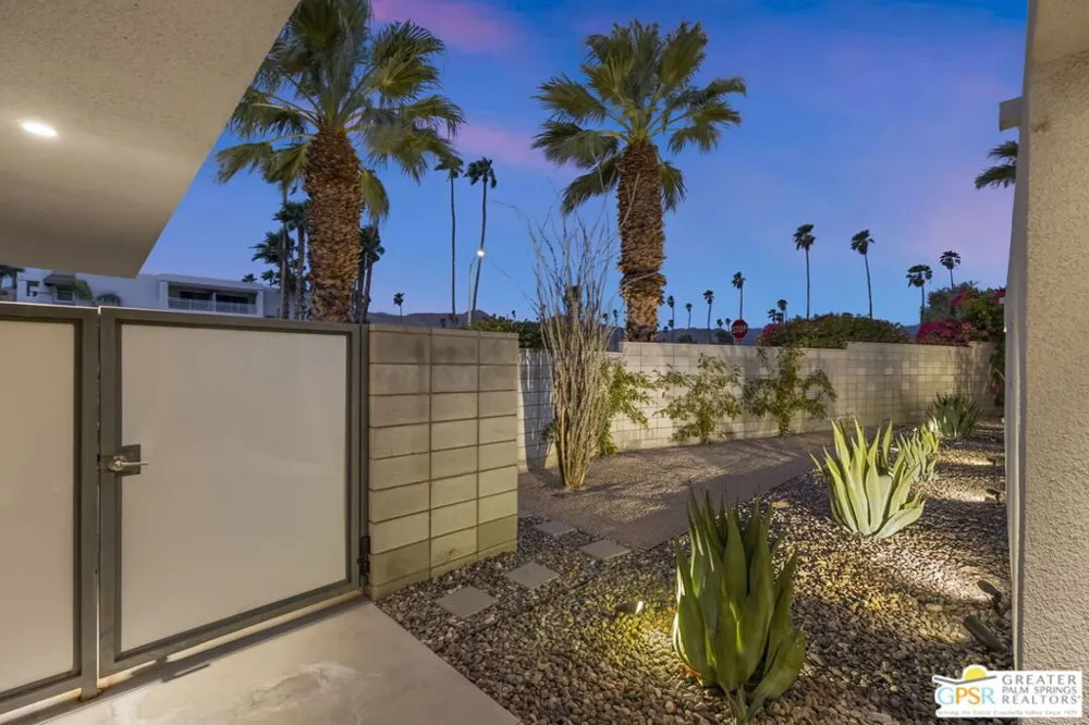 2835 S Palm Canyon Drive Palm Springs, CA 92264