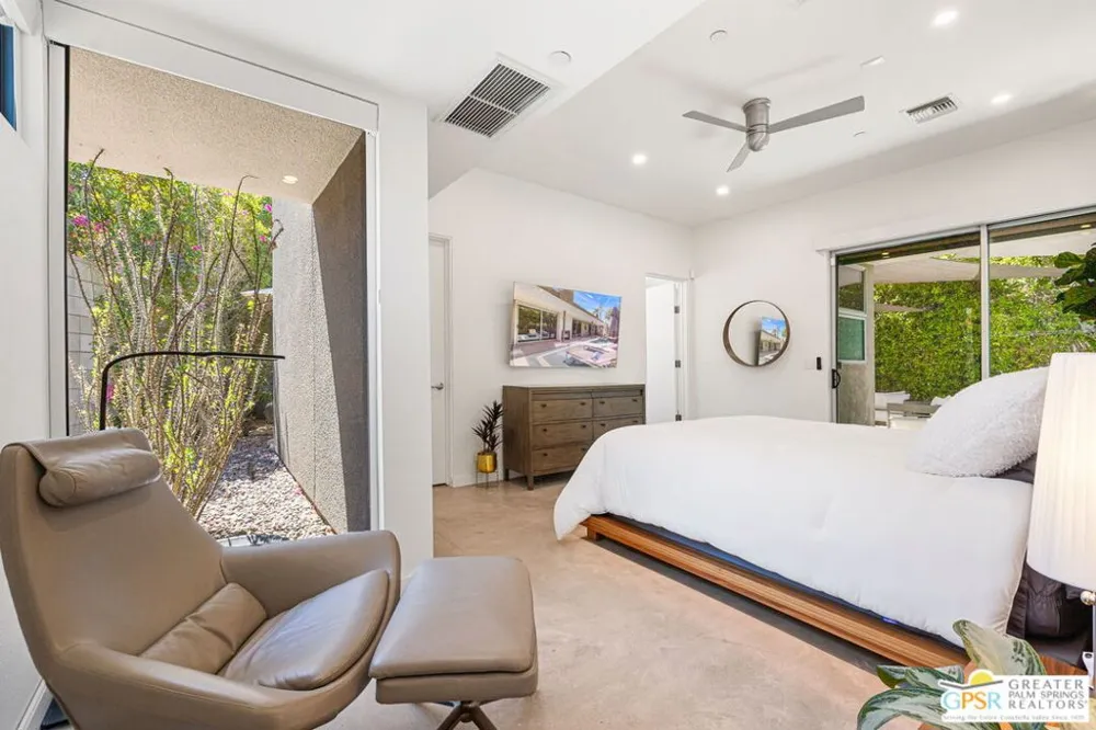 2835 S Palm Canyon Drive Palm Springs, CA 92264