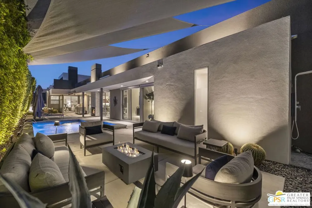 2835 S Palm Canyon Drive Palm Springs, CA 92264