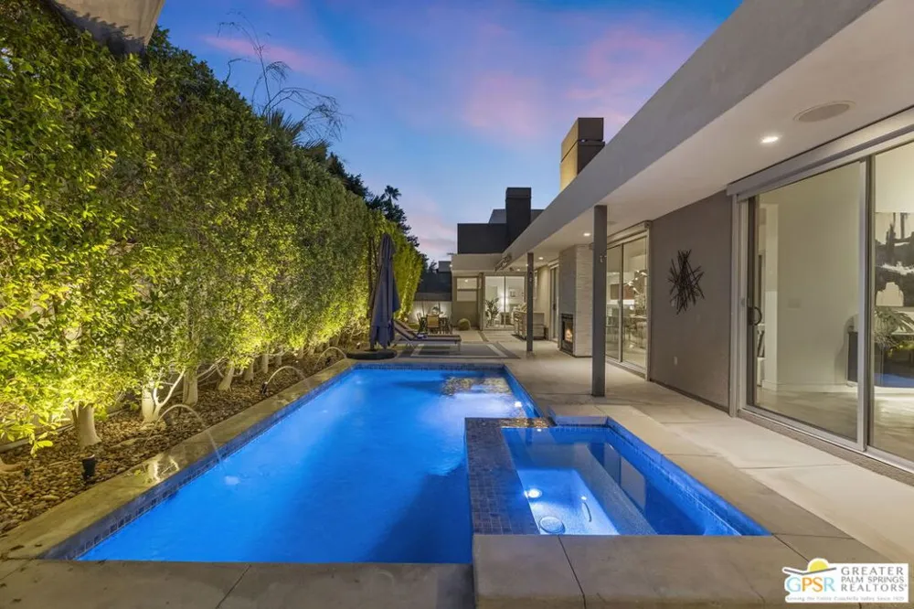2835 S Palm Canyon Drive Palm Springs, CA 92264