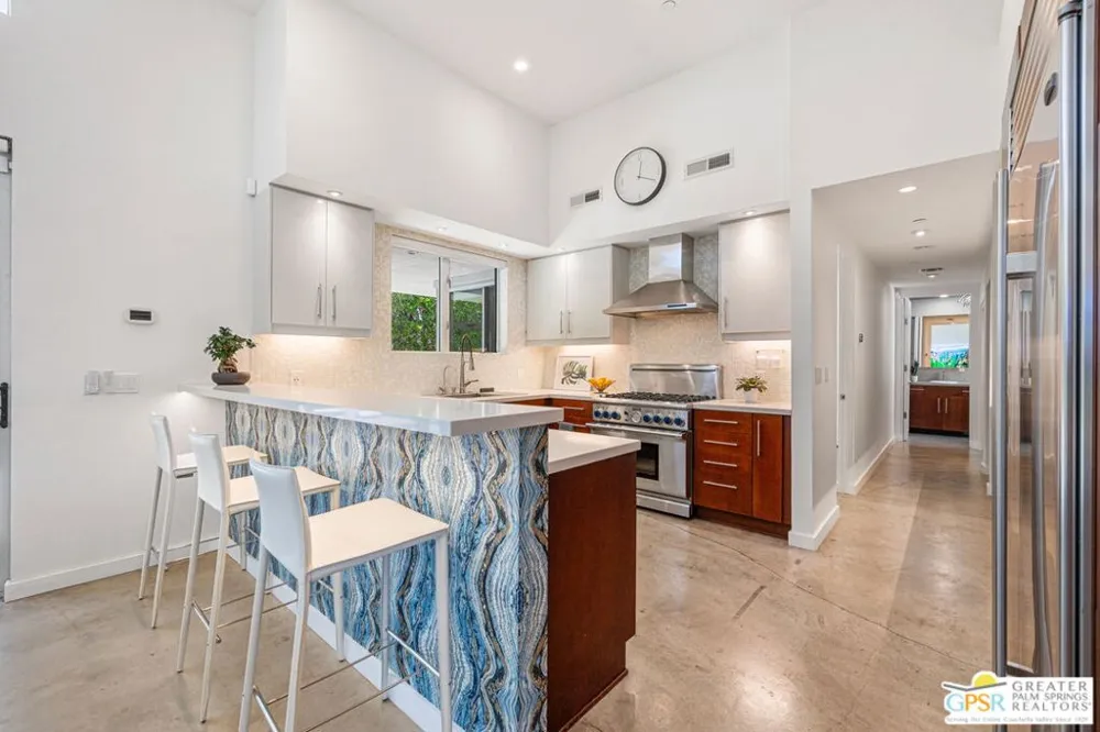 2835 S Palm Canyon Drive Palm Springs, CA 92264