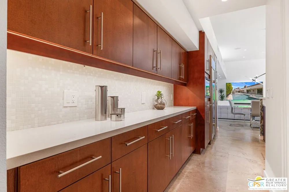 2835 S Palm Canyon Drive Palm Springs, CA 92264