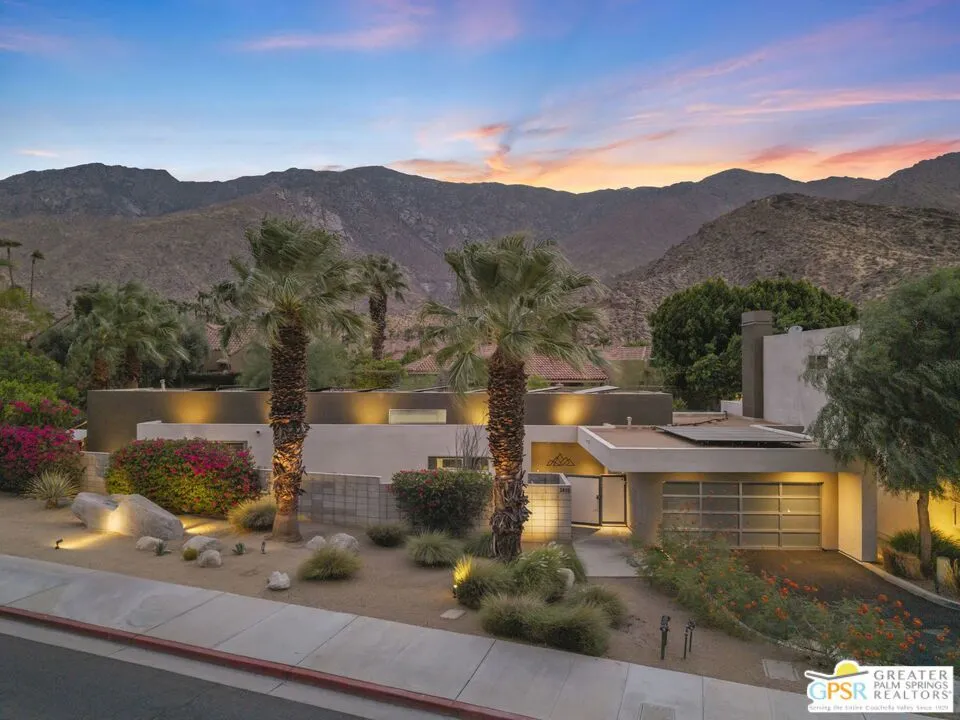 2835 S Palm Canyon Drive Palm Springs, CA 92264