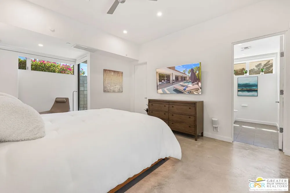 2835 S Palm Canyon Drive Palm Springs, CA 92264