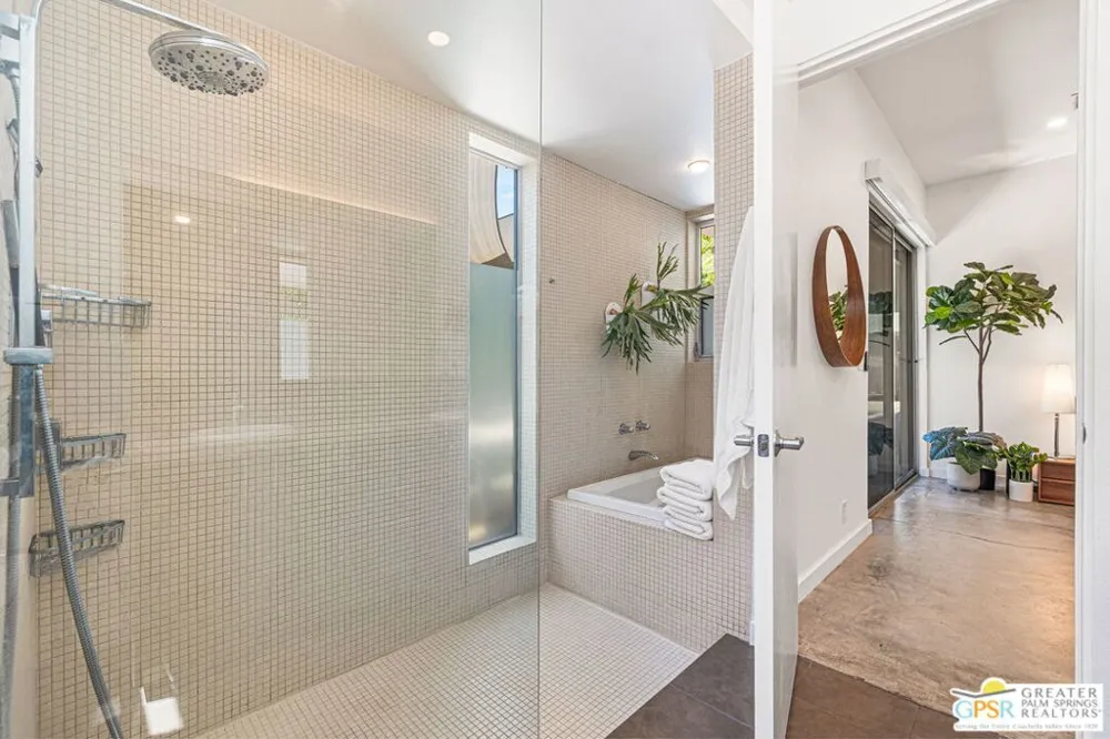 2835 S Palm Canyon Drive Palm Springs, CA 92264