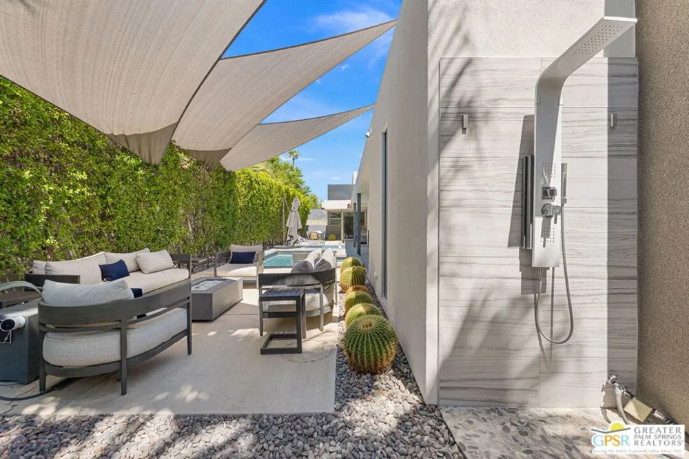 2835 S Palm Canyon Drive Palm Springs, CA 92264