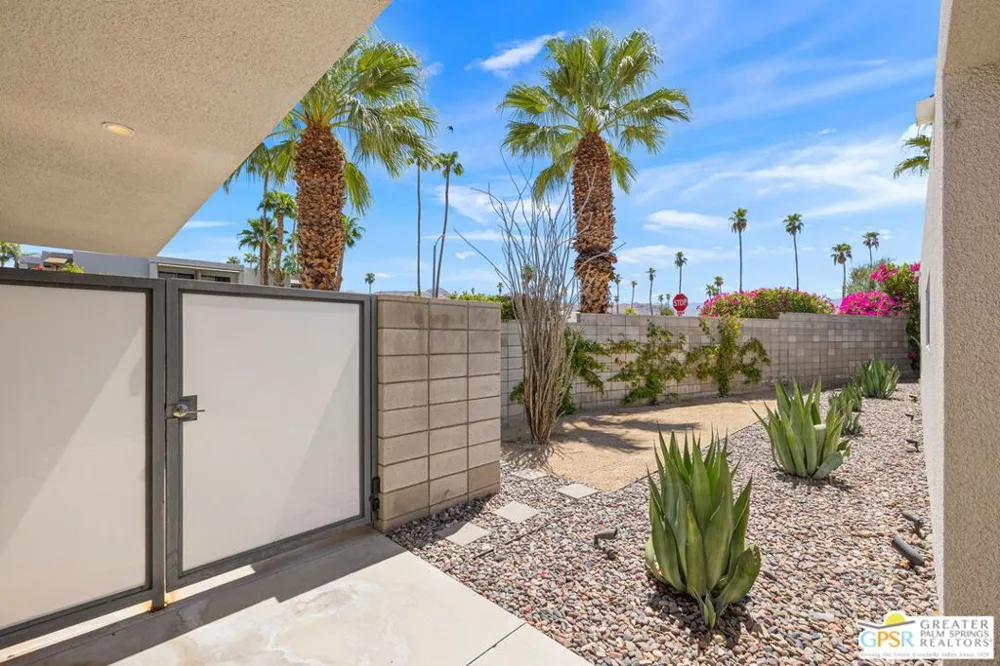 2835 S Palm Canyon Drive Palm Springs, CA 92264