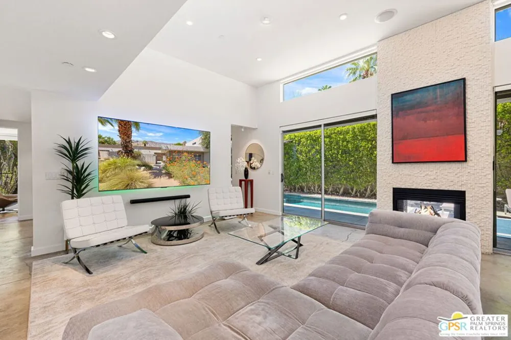 2835 S Palm Canyon Drive Palm Springs, CA 92264