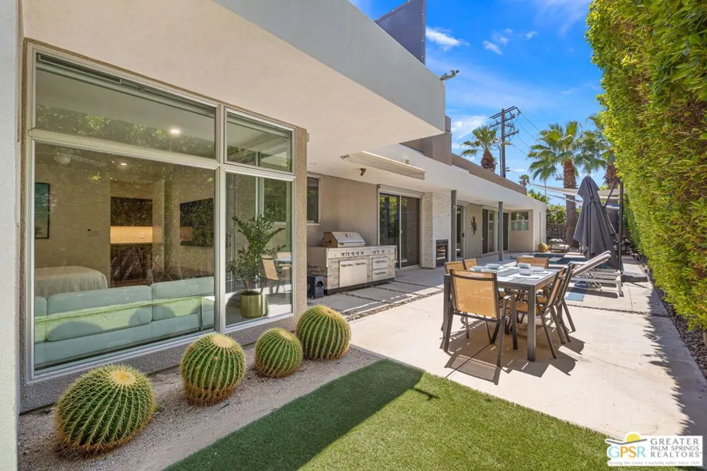 2835 S Palm Canyon Drive Palm Springs, CA 92264