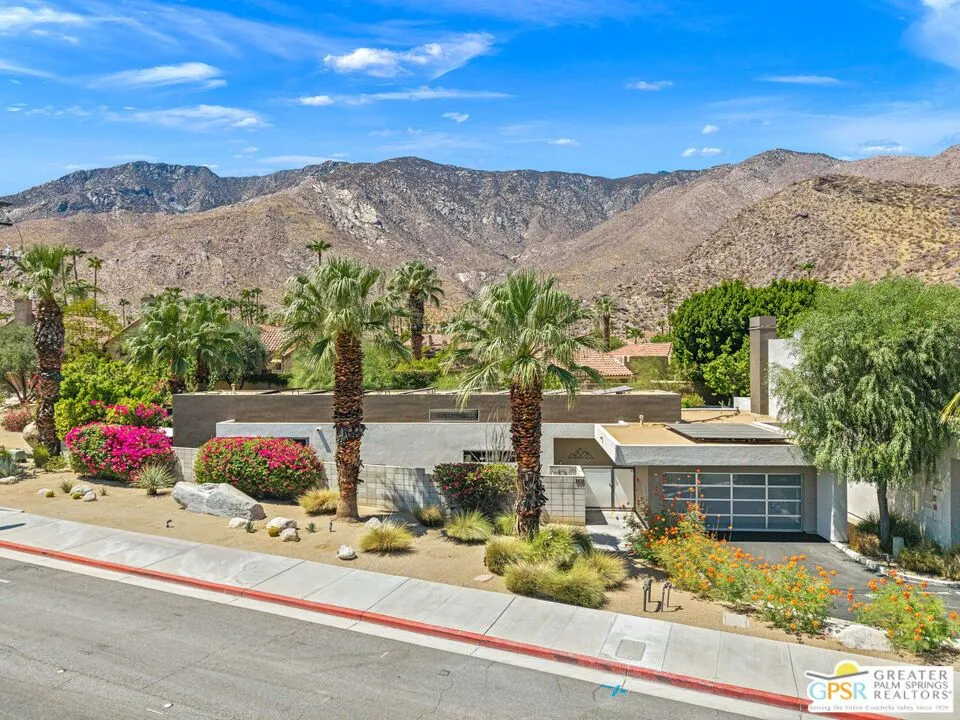 2835 S Palm Canyon Drive Palm Springs, CA 92264