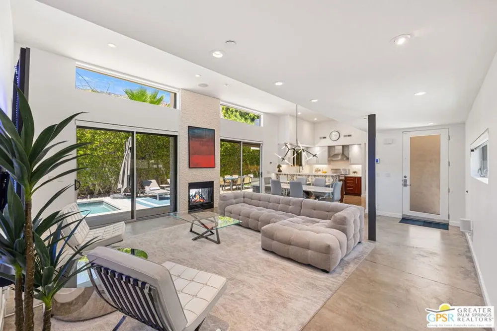 2835 S Palm Canyon Drive Palm Springs, CA 92264